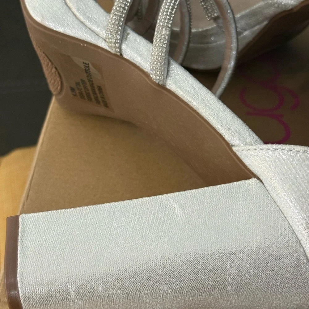 Silver and rhinestone heels 👠